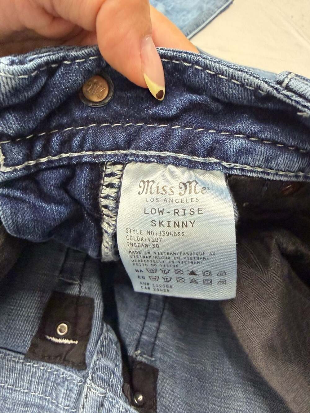 Miss Me Low-Rise Skinny Jeans Style J3946SS Size 24 - Picture 7 of 9